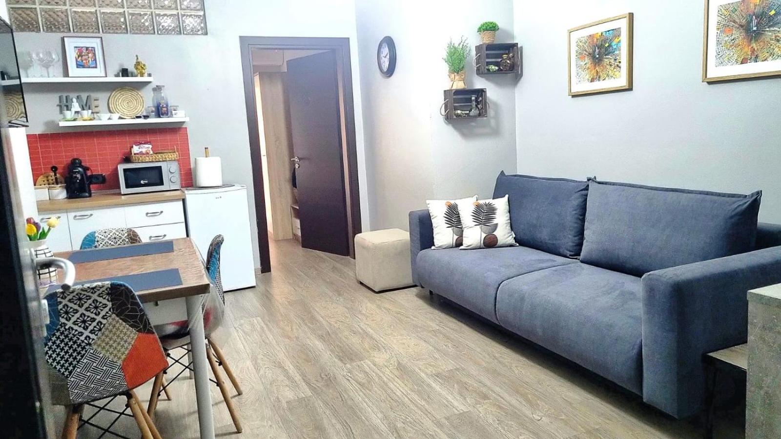 Nevila'S Apartment Tirana Esterno foto